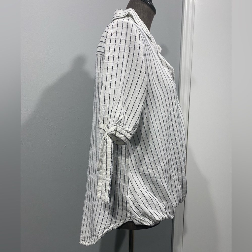 BCBGeneration Blouse - Picture 3 of 8